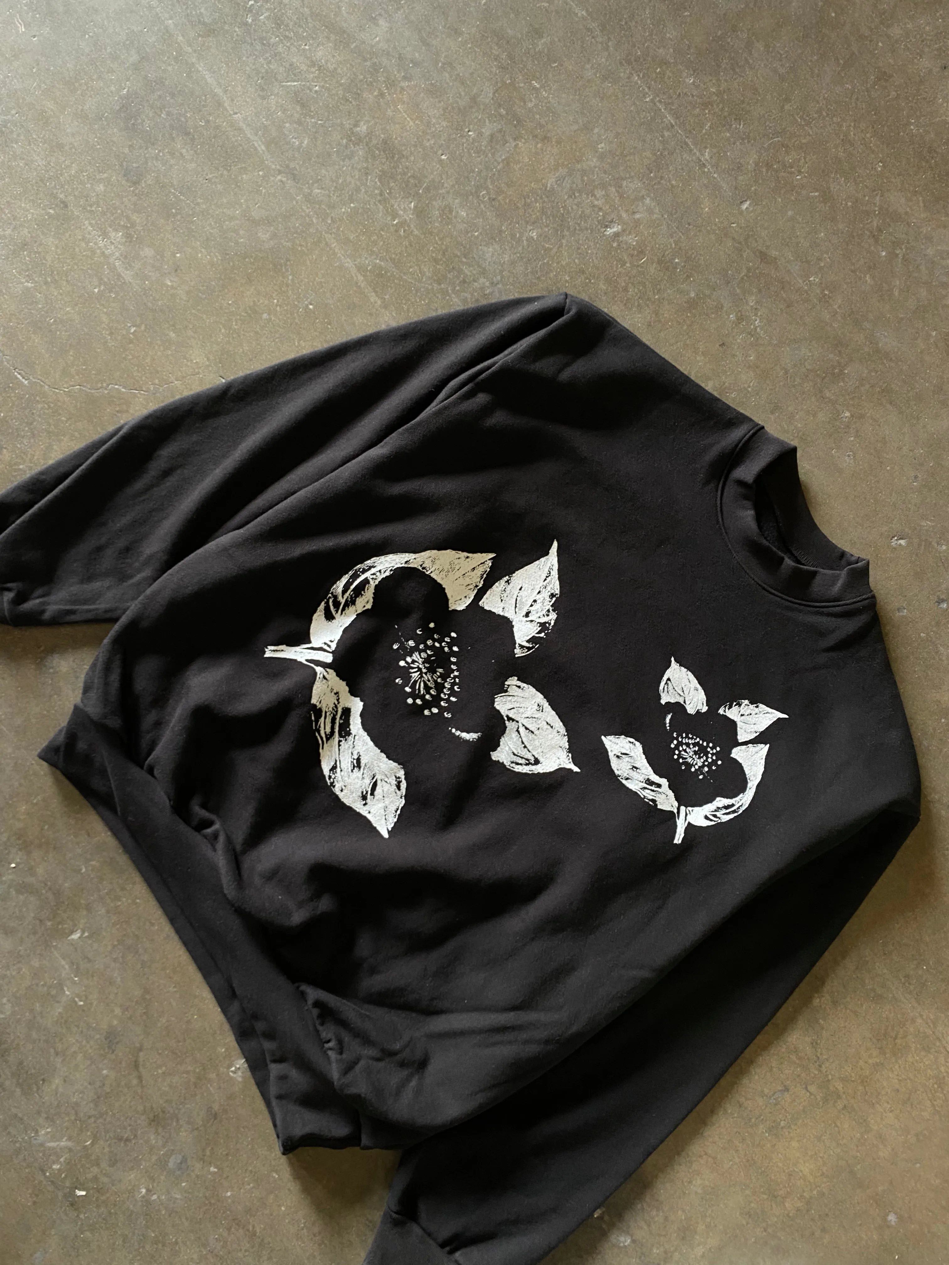 2 Flowers Crewneck
