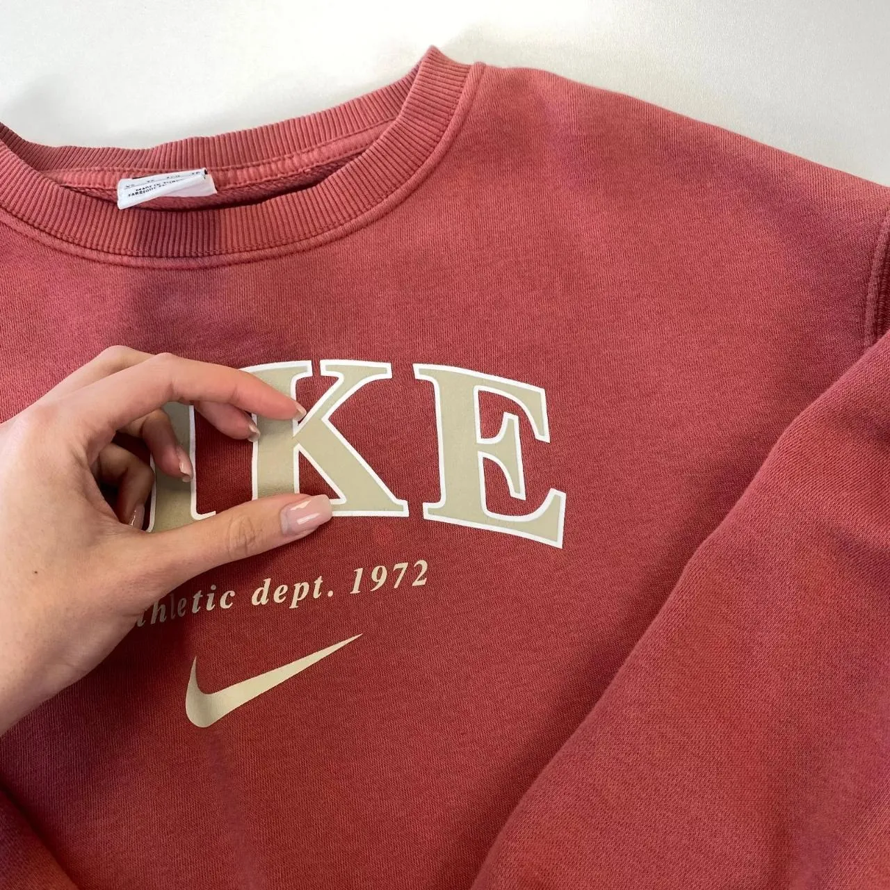 Preowned Nike Womens Spellout Sweatshirt Size XS Pink Coral Big Logo Retro Oversized.